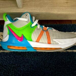 Nike LeBron Witness 7 Sneakers, Men's Basketball Shoes, Men's U.S. Shoe Size 9.5